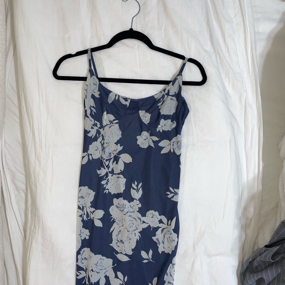 White Fox Boutique Blue Floral Maxi Dress with White Print - Picture 3 of 4